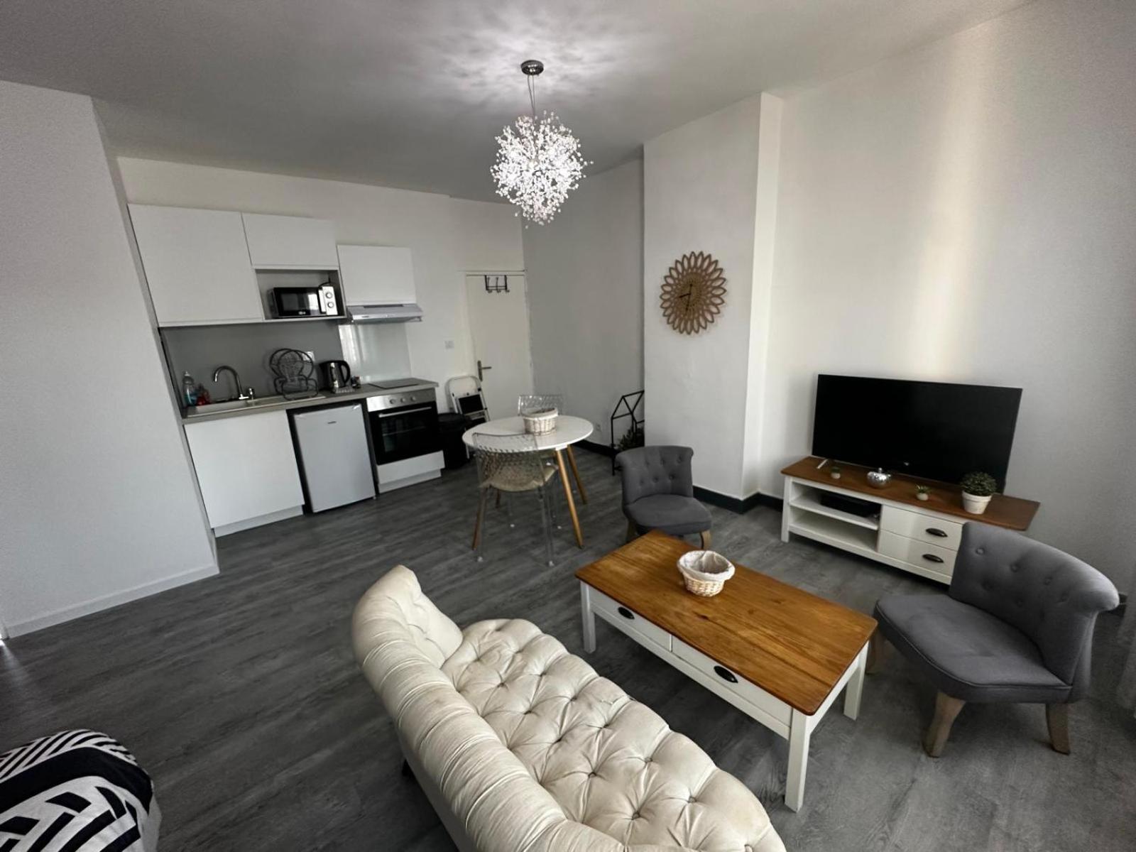 Apartment Le Caly - 2mn Gare Sncf, Hyper Centre, Wifi-netflix Niort